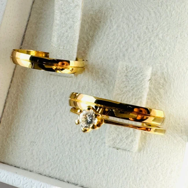 ✨ Combo Especial Ouro 18k ✨ | Par de Alianças + Anel 💍 | Modelo Meia Cana com Risco Central Polidas
