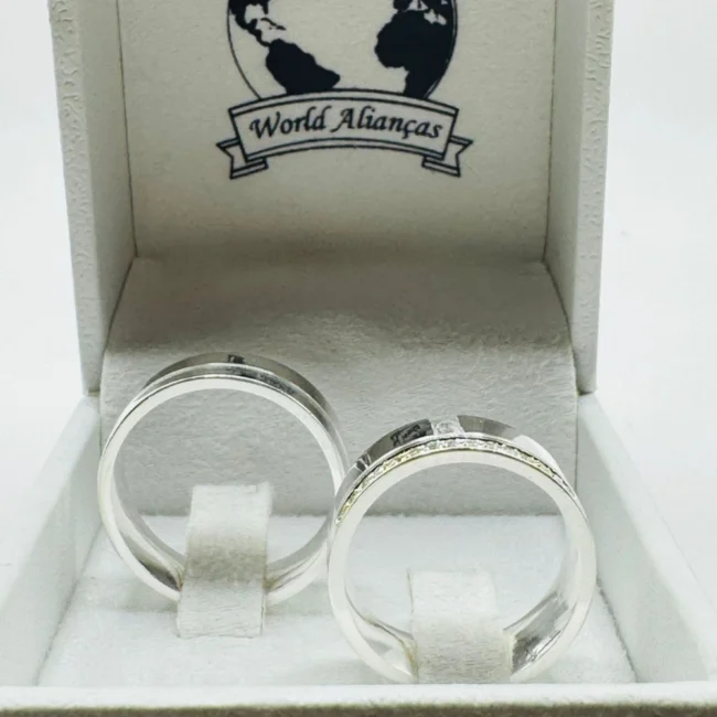 Par de Alianças em Prata 950 7.0mm | Modelo com Zircônias 💍