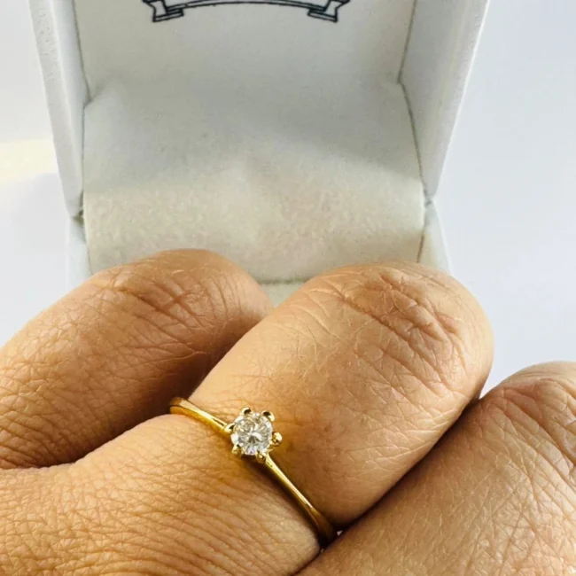 Anel em Ouro 18K | Modelo Cálice com Zircônia 🔹