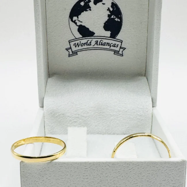 Par de Alianças em Ouro 18K 2.0mm Modelo Chanfrado 💛 (4)