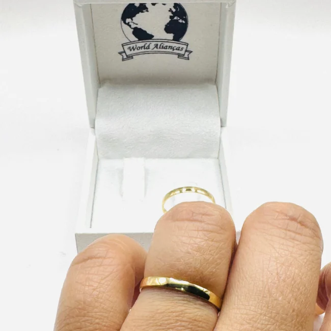 Par de Alianças em Ouro 18K 2.0mm Modelo Meia Cana 💛 (3)