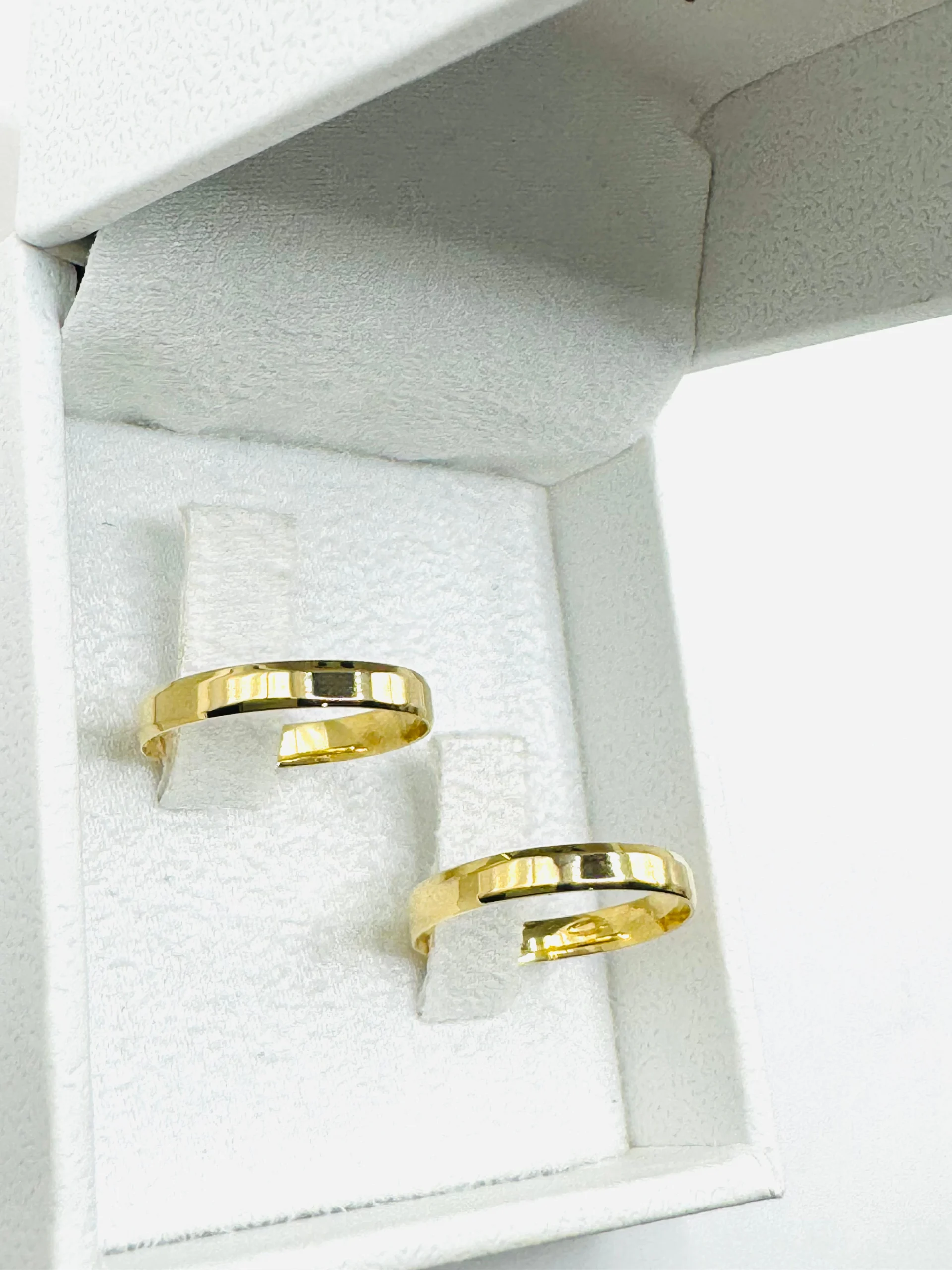 Par de Alianças em Ouro 18K 3.0mm Modelo Chanfrada 💛 Par de Alianças em Ouro 18K 3.0mm Modelo Chanfrada 💛