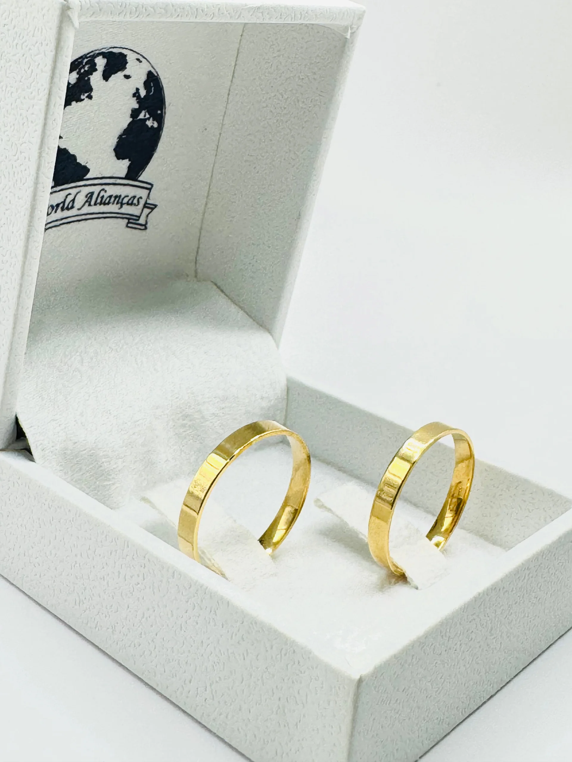 Par de Alianças em Ouro 18K 3.0mm Modelo Reto 💛 Par de Alianças em Ouro 18K 3.0mm Modelo Reto 💛