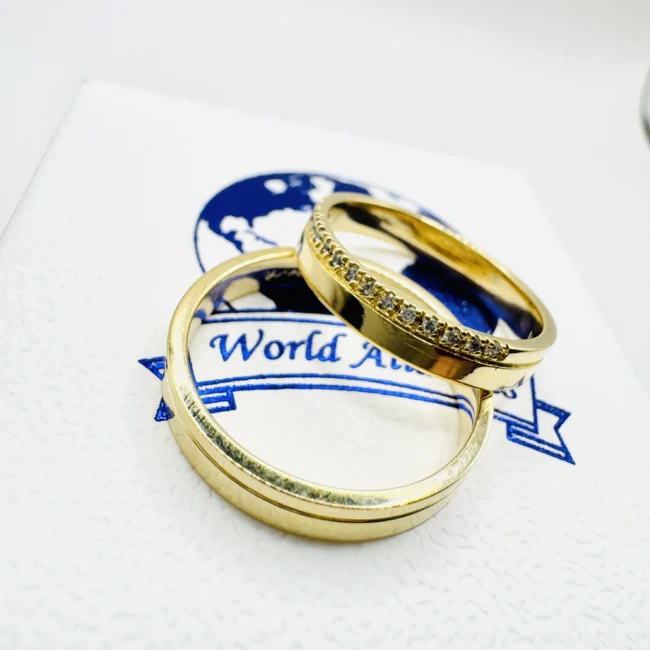 Par de Alianças em Ouro 18K 3.6mm Modelo Reto com Zircônias 💛 (5)