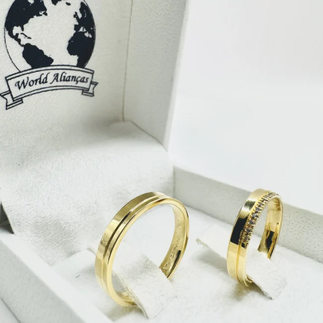 Par de Alianças em Ouro 18K 3.6mm Modelo Reto com Zircônias 💛