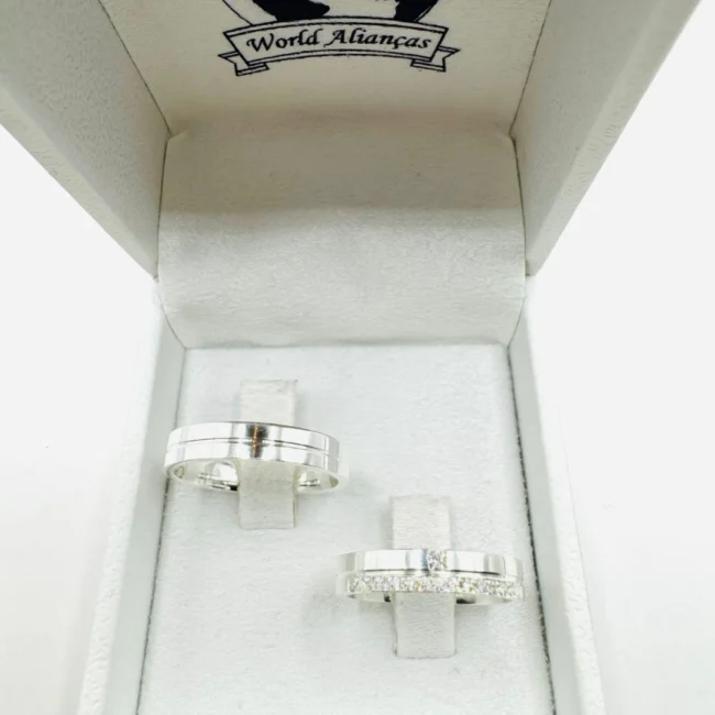 Par de Alianças em Prata 950 4.0mm Modelo com Zircônias 💍
