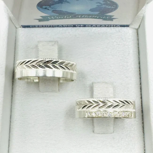 Par de Alianças em Prata 950 6.0mm Modelo Reto com Desenhos na Diamantadeira 🤍 (2)