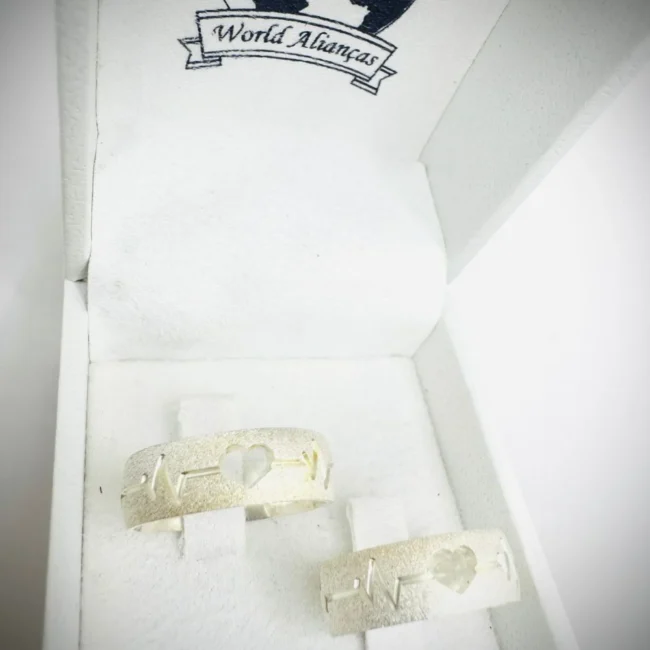 Par de Alianças em Prata 950 | Modelo Batimentos Cardíacos ❤️